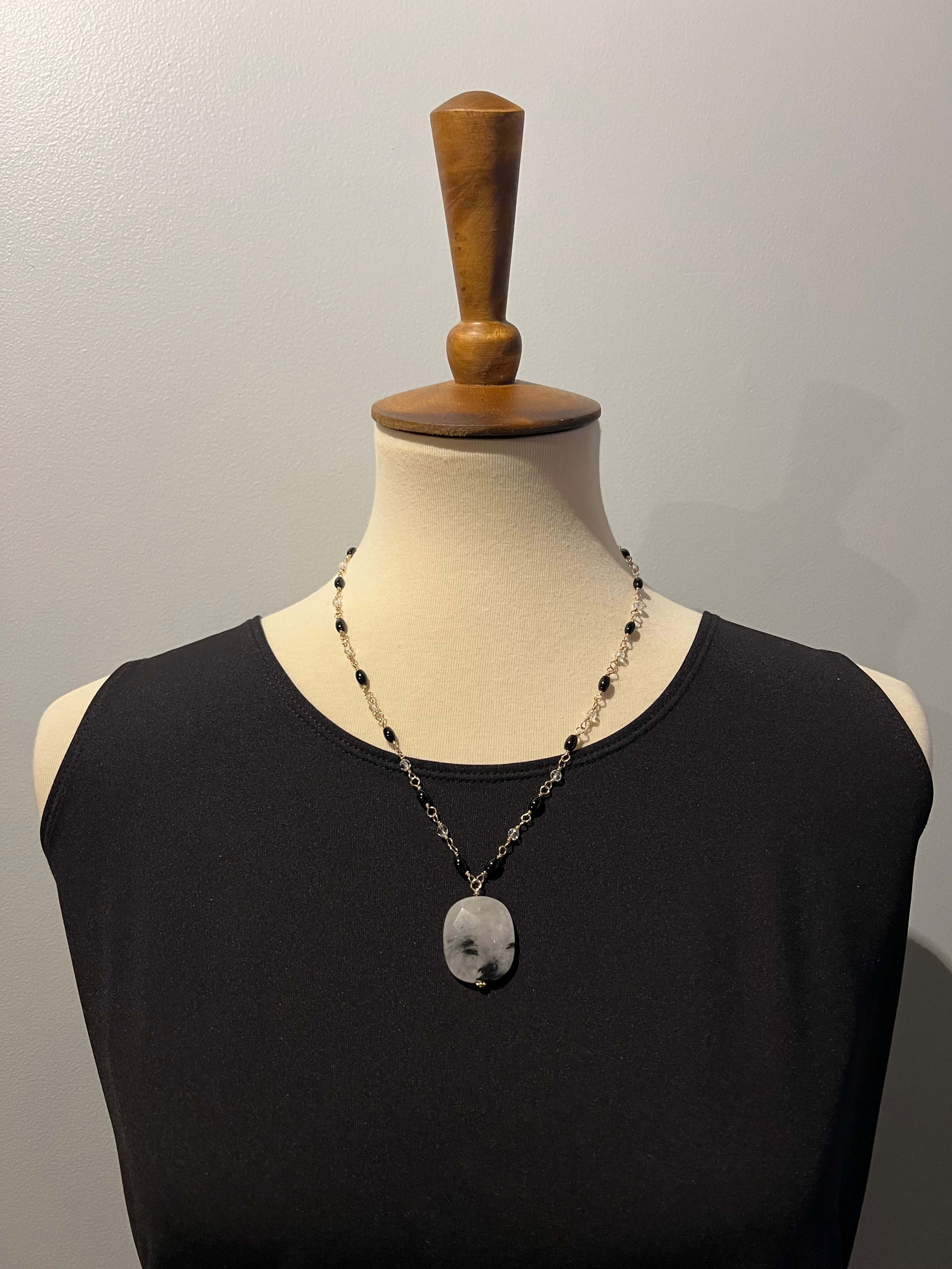 Classic Noir Necklace